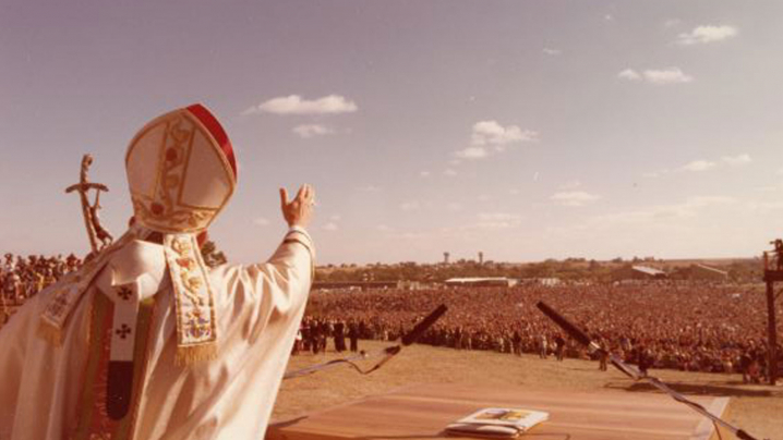 Pope address a large crowd in rural Iowa.